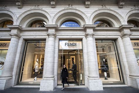 fendi roma kolczyki|fendi fashion.